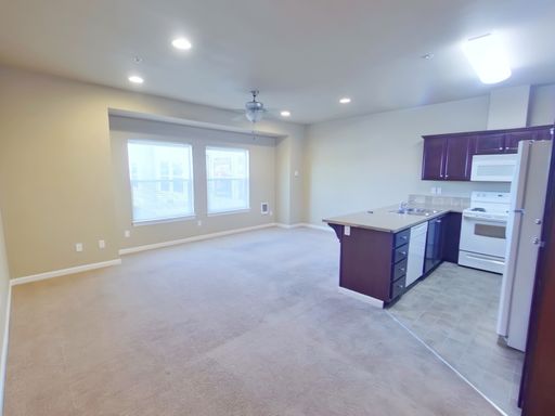 Spacious 5 Bed/3 Bath Special Offer! – photo 1