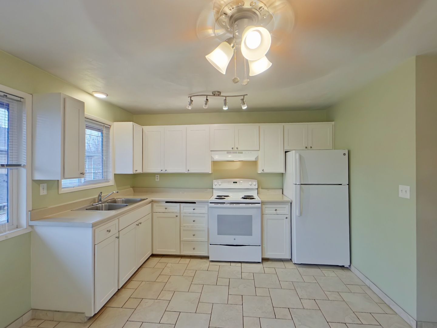 Eugene Apartment: 1315/1333 West 18th Ave