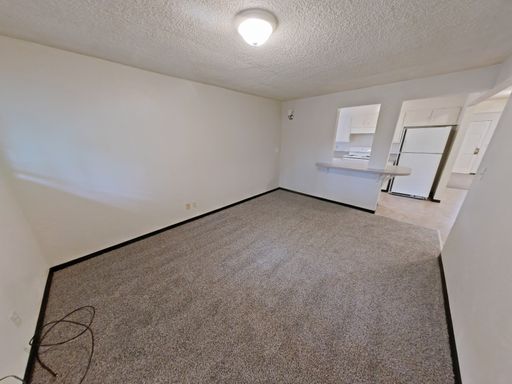 Upstairs Unit in 4-Plex Close to Campus! – photo 1