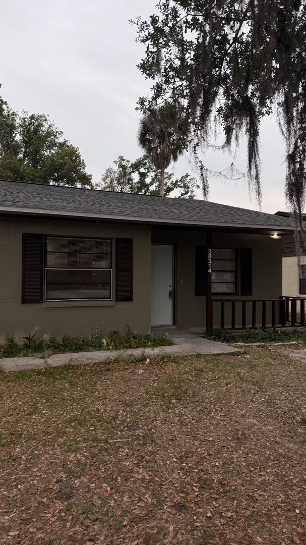 Zephyrhills House: 38314 South Ave.