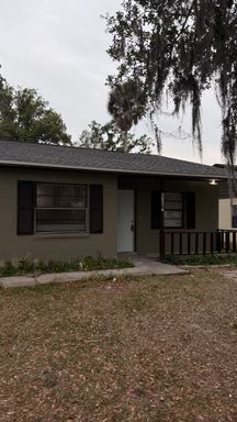 Move-In Ready 2BR/2BA Home with Modern Updates & Prime Zephyrhills Location! – photo 1