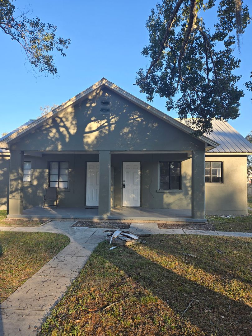 Zephyrhills House: 4352 6th Street
