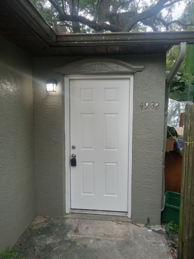 Zephyrhills House: 4932 4th St.,