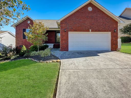 Stunning 3BR / 2BA ONE LEVEL Home in convenient Fountain City location! – photo 1