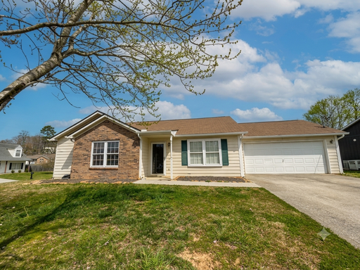 3 Bedroom 2 Bath Home in the well established Broadacres community!