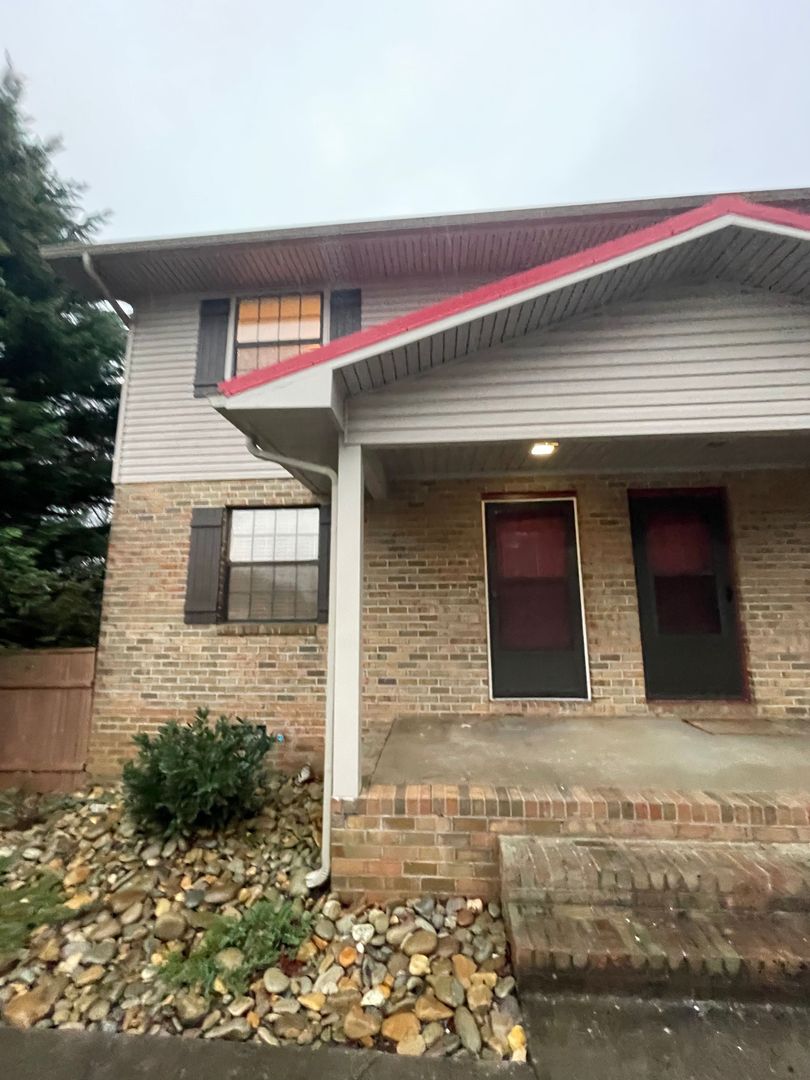 Maryville House: 888 Proffitt Springs Rd