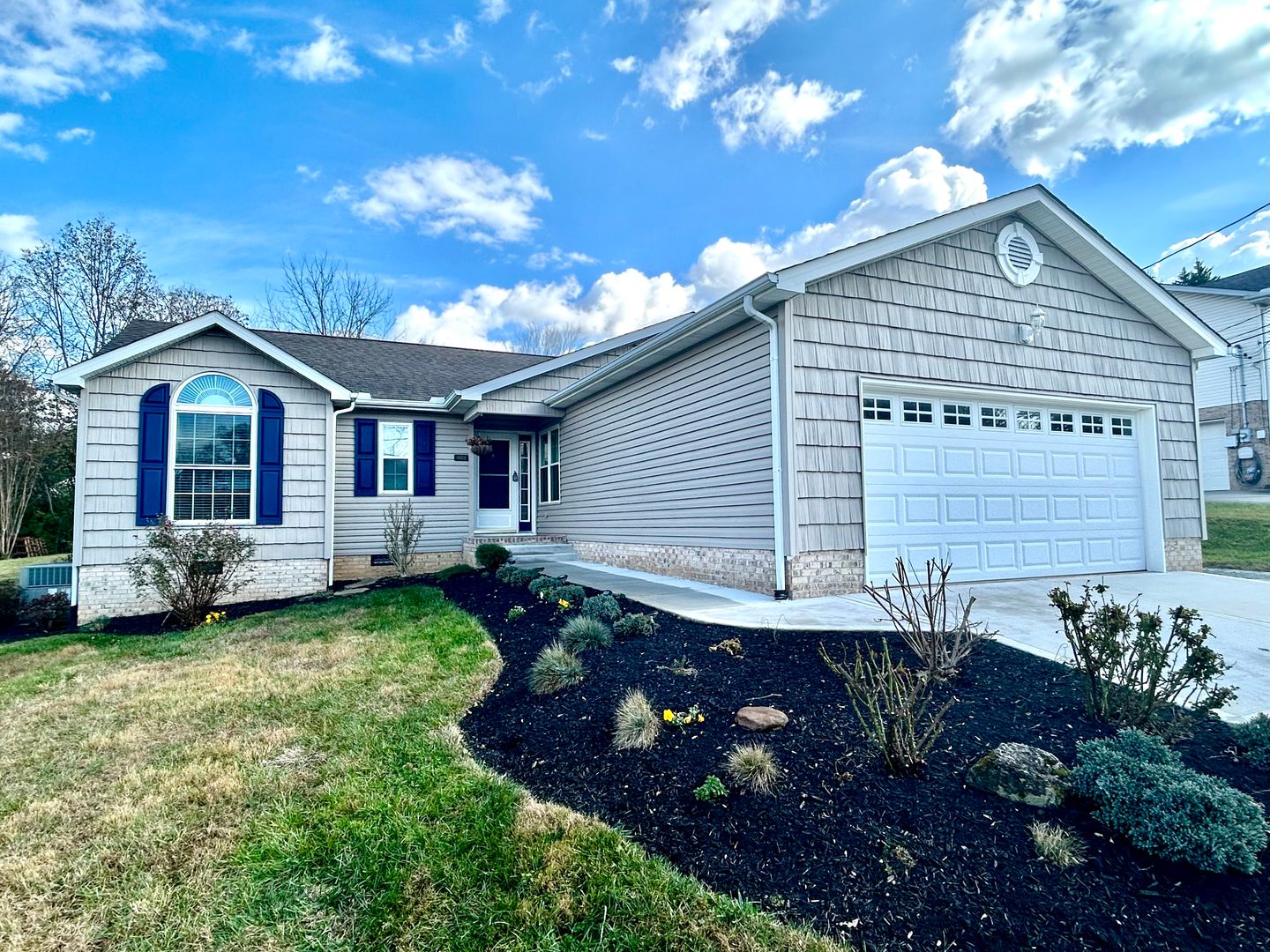 Knoxville House: 4424 Saint Lucia Lane