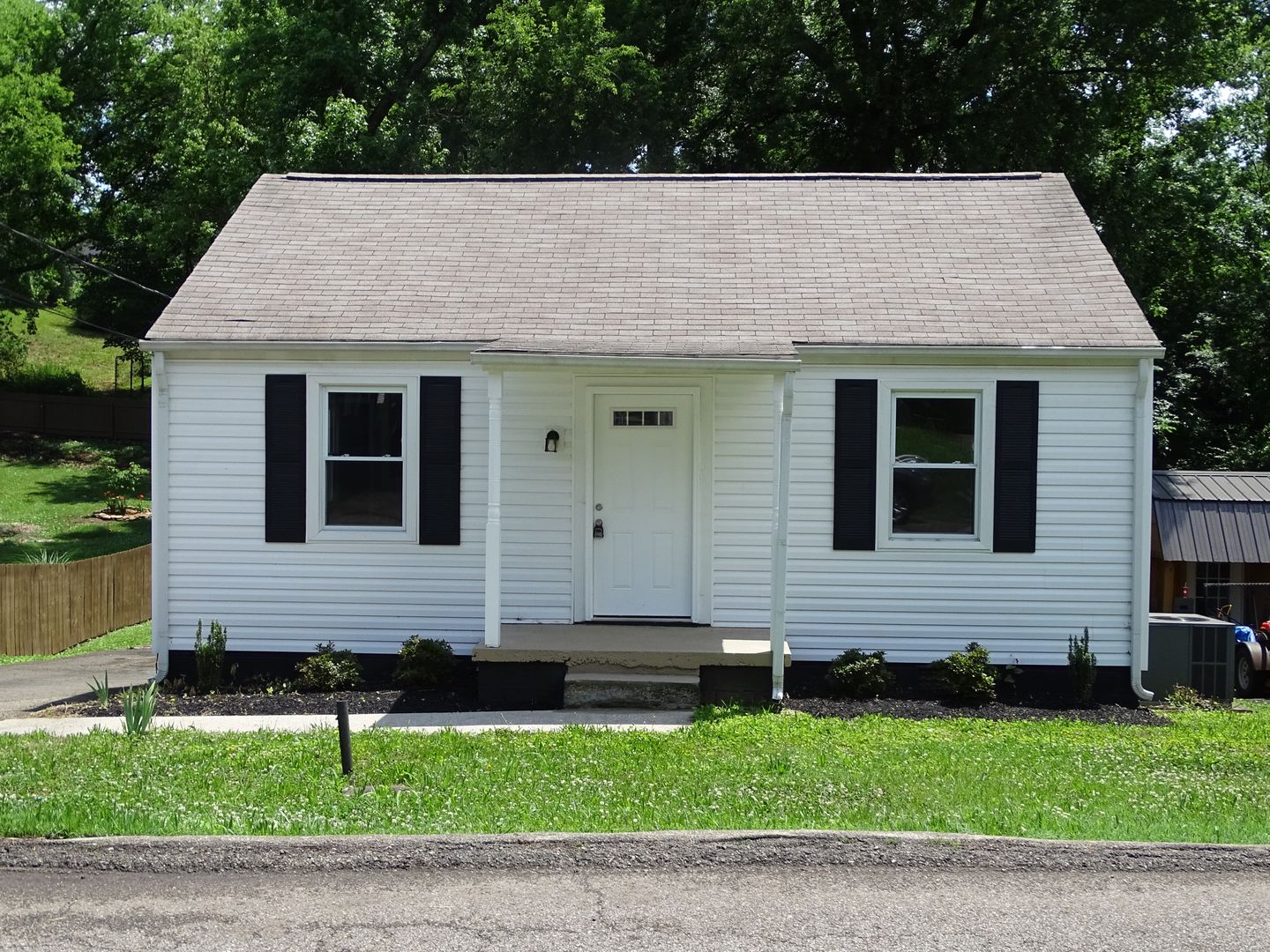 Knoxville House: 216 Wynn Ave.