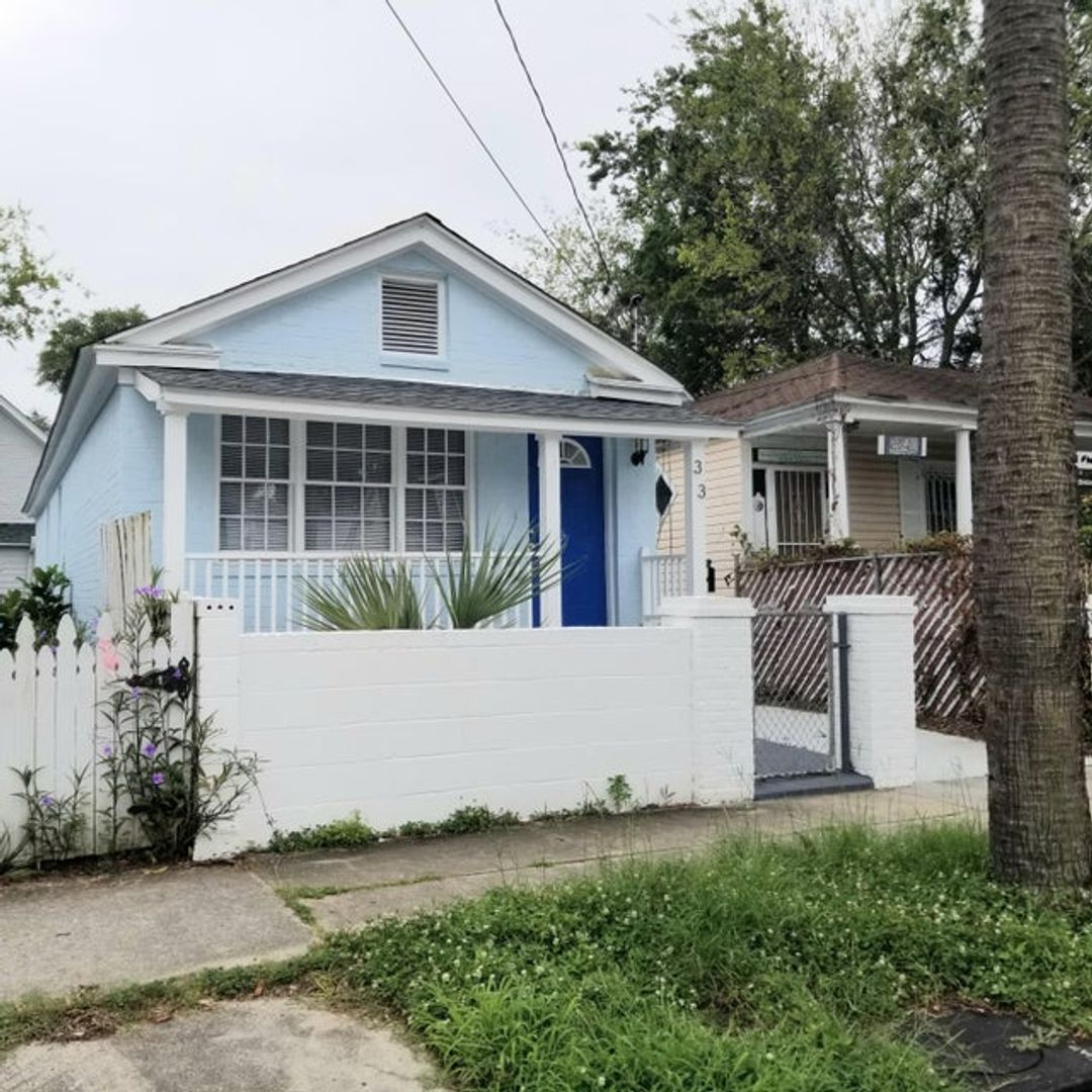 Charleston House: 33 Nunan Street