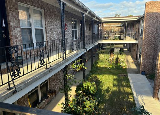 Available 10/1. FRESHLY UPDATED! Beautiful 1 BR/1BA Condo Available Now, Just Minutes from MUSC! – photo 1