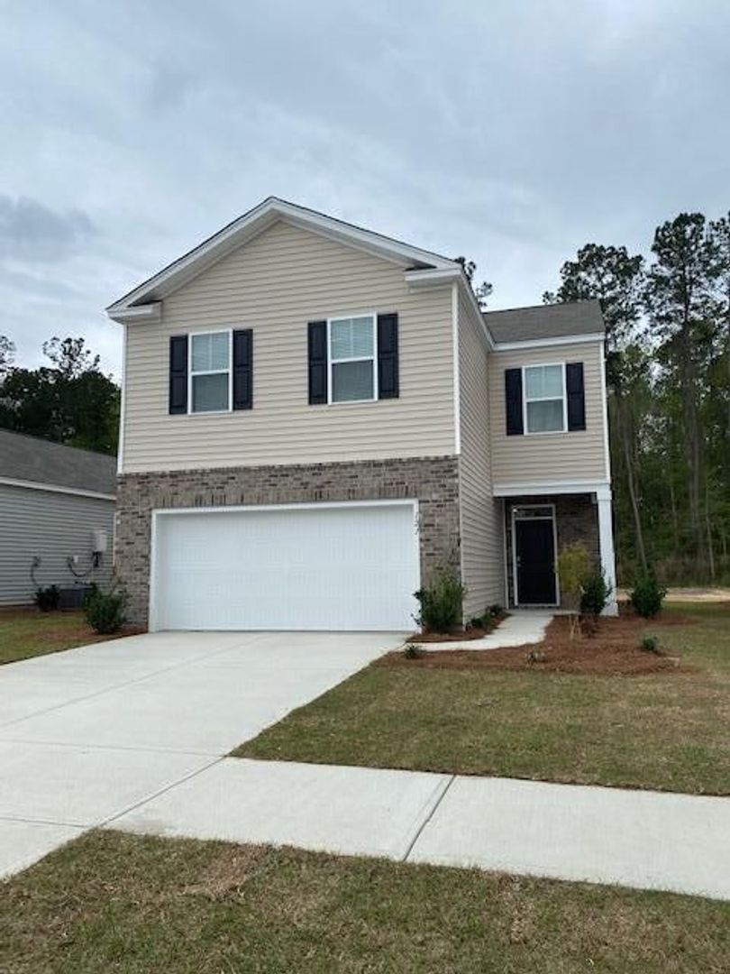 Summerville House: 121 Blossom Wood Lane