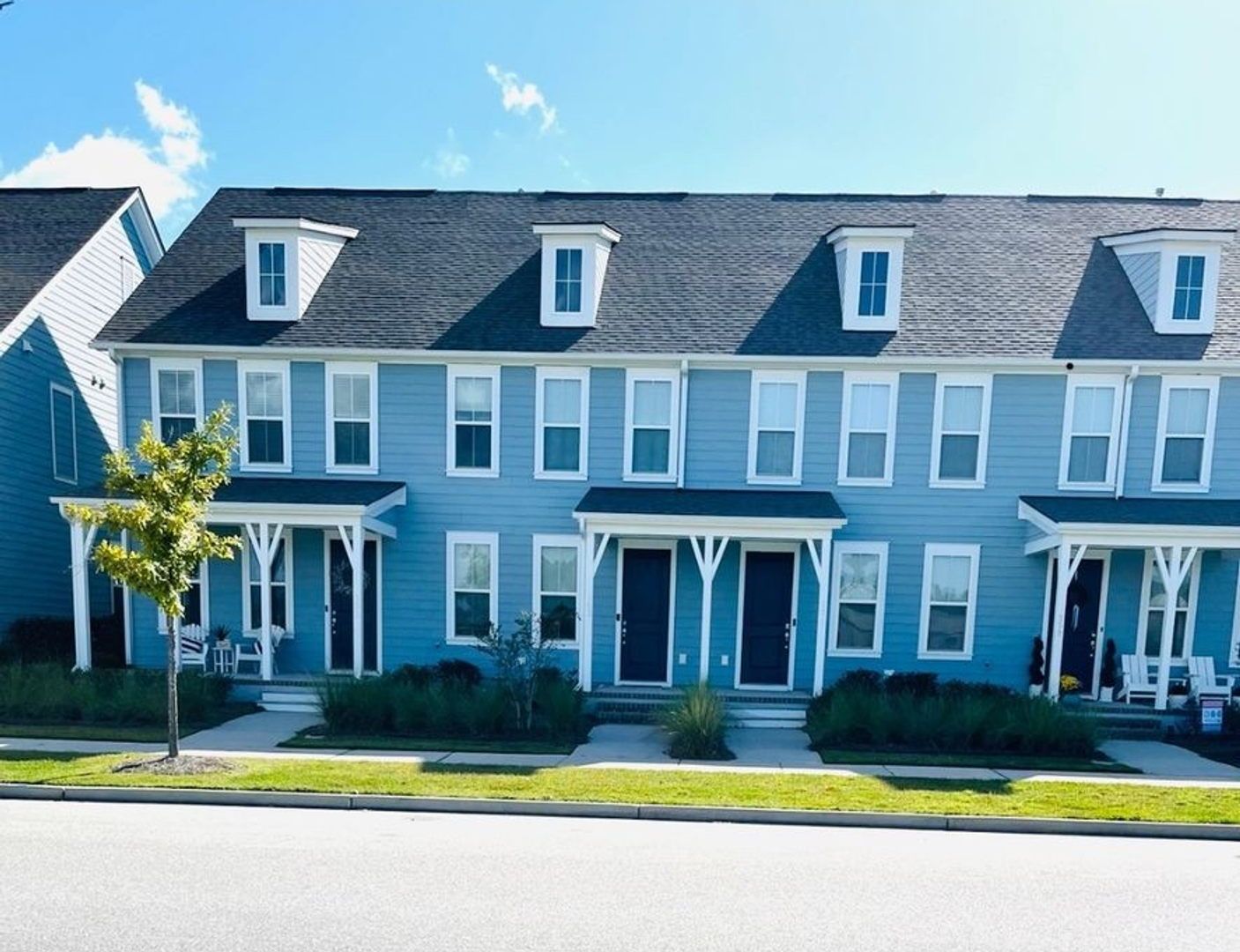 Summerville Townhome: 561 Blueway Ave