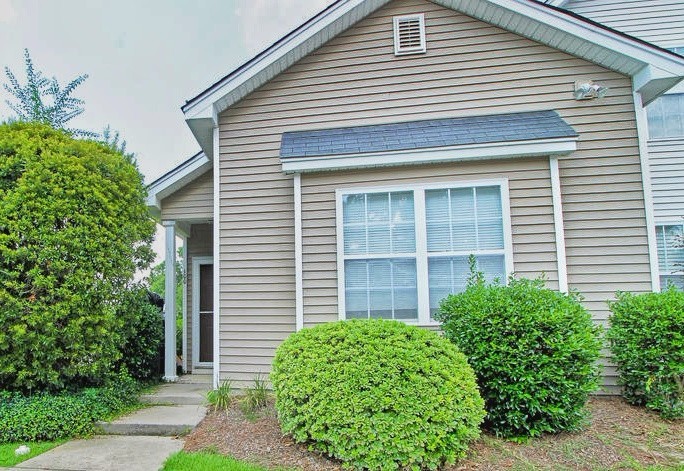 Goose Creek Townhome: 100 Woodward Road