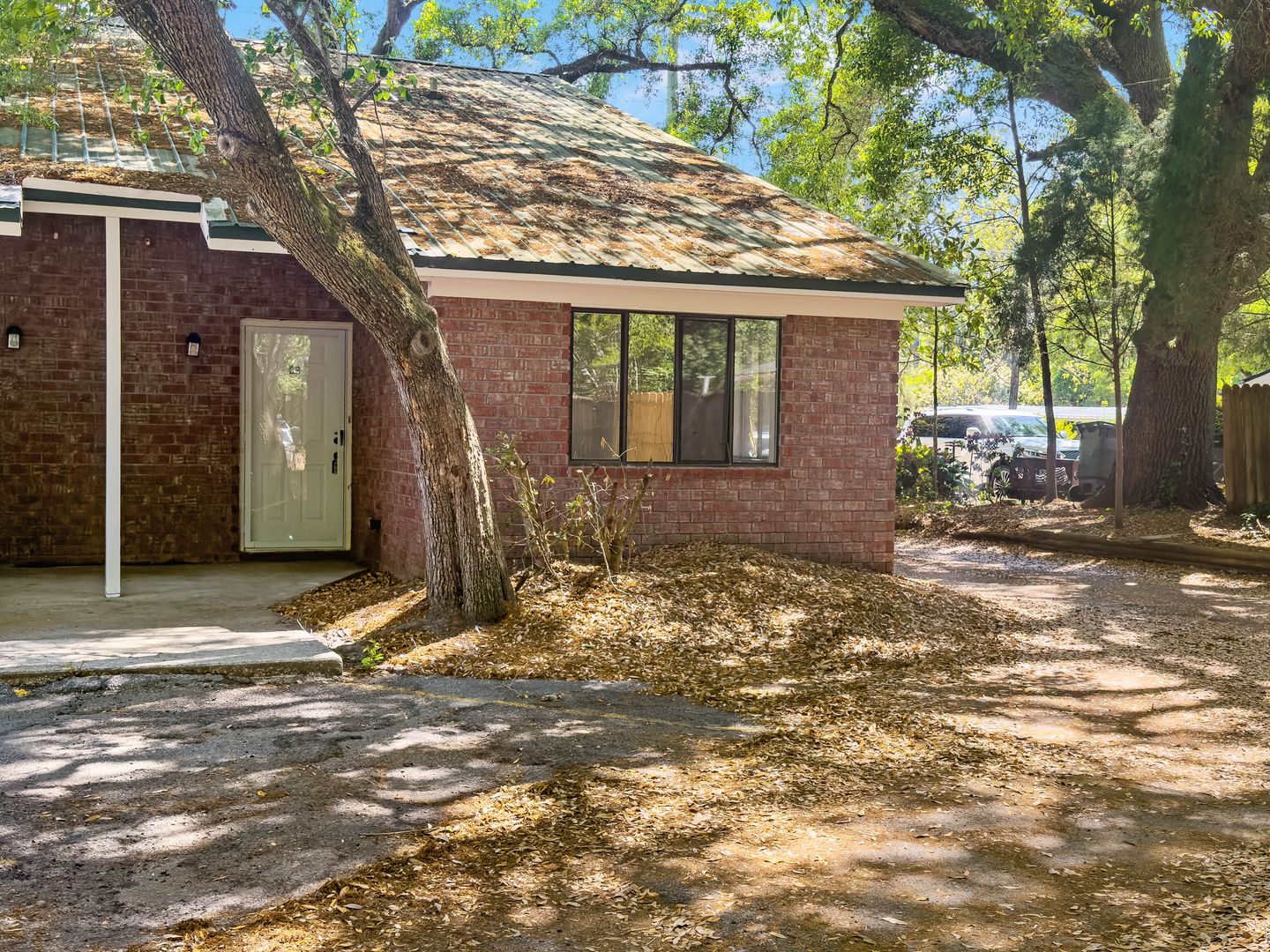 Summerville House: 398 Country Club Blvd Unit B3