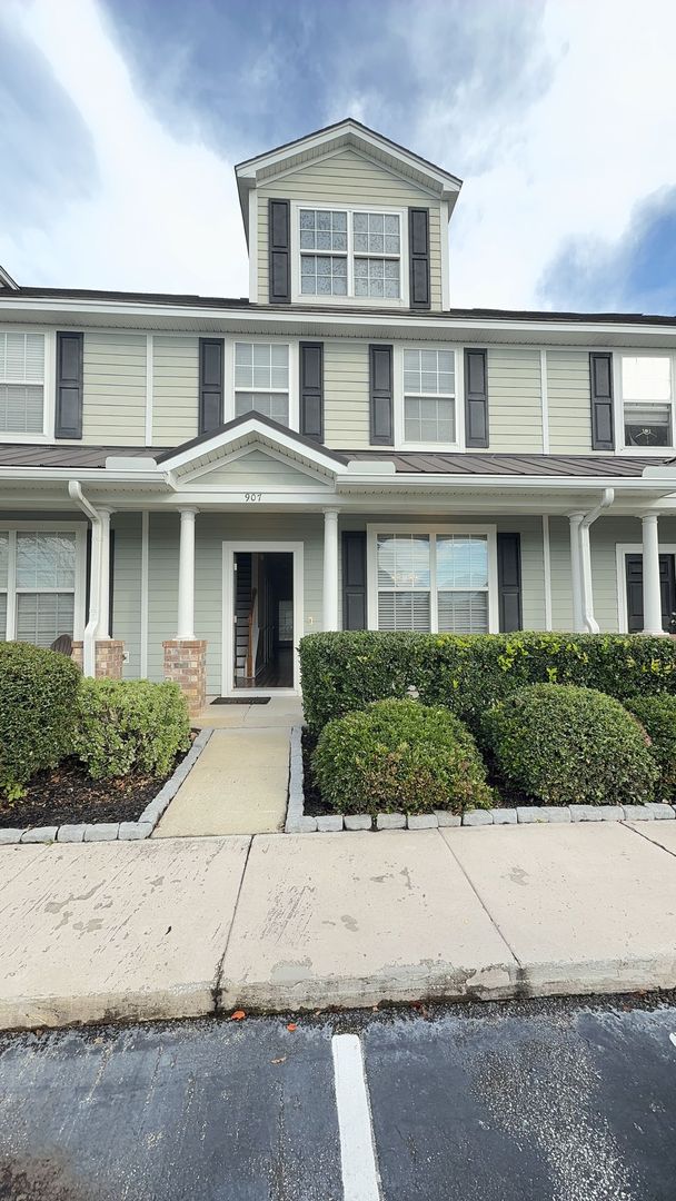 Summerville House: 907 Hemingway Circle