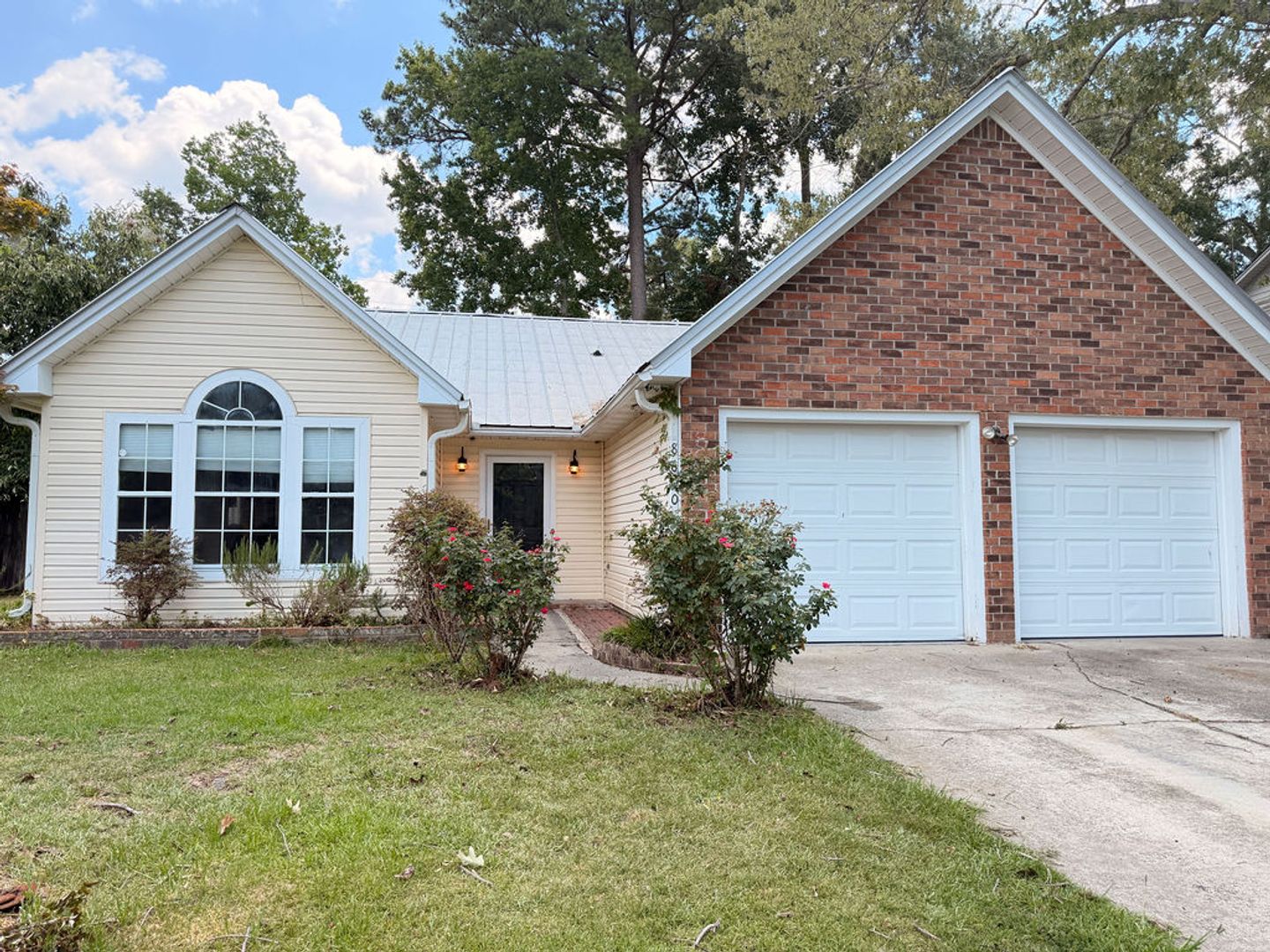 North Charleston House: 8600 Roanoke Drive