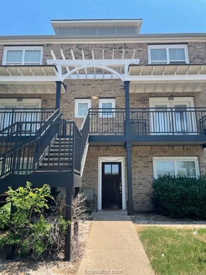 College Station House: 1725 Harvey Mitchell Pkwy #1824