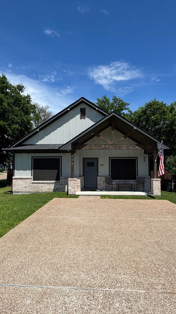 Bryan House: 909 N. Randolph