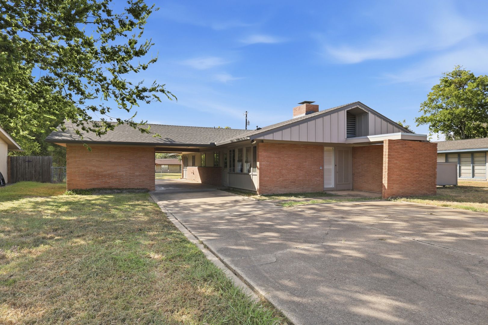 Bryan House: 512 Helena