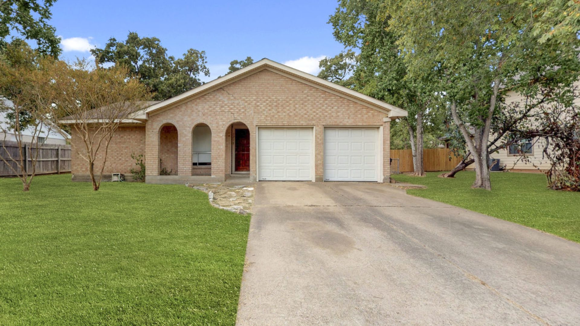 College Station House: 1210 Neal Pickett