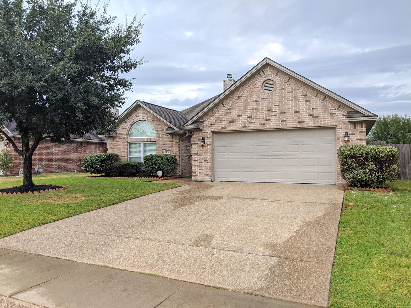 College Station House: 137 Walcourt Loop