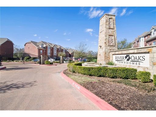 AVAILABLE FOR AUGUST PRE-LEASE!! 4 Bed 4 Bath in River Oaks Community! – photo 1