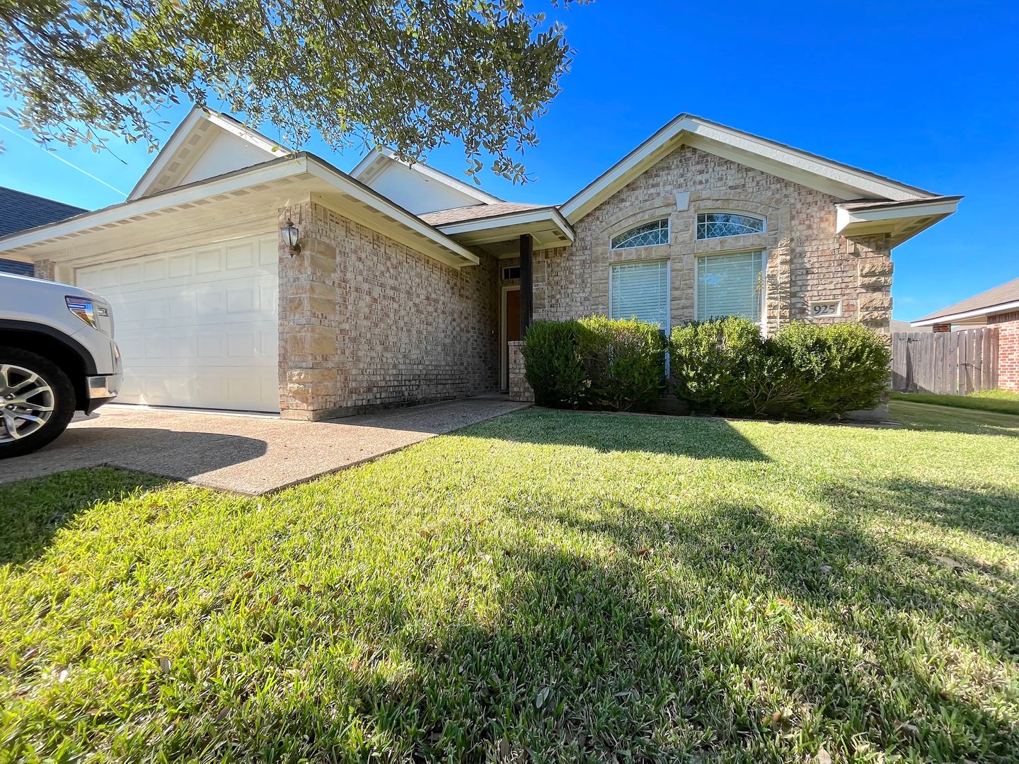 College Station House: 925 Crystal Dove