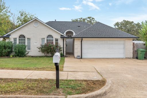 MAY MOVE IN! 3 Bed, 2 Bath Home in Bryan Available Now! – photo 1