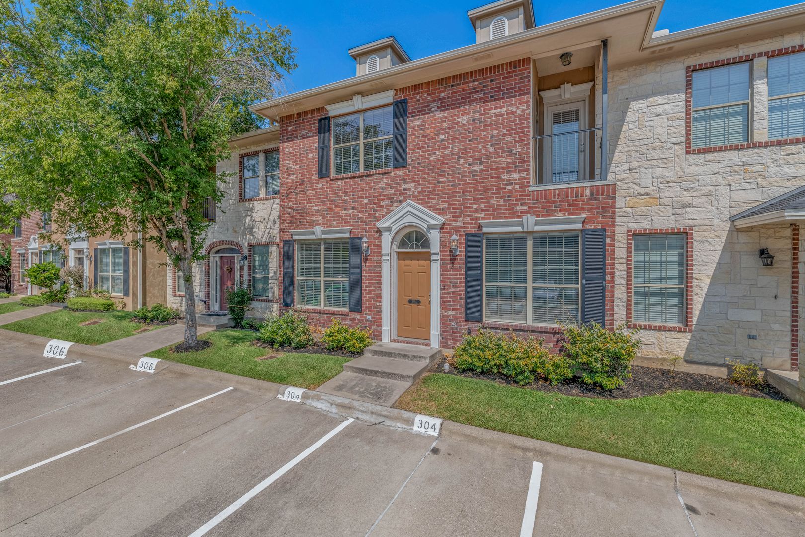 College Station Townhome: 304 Forest