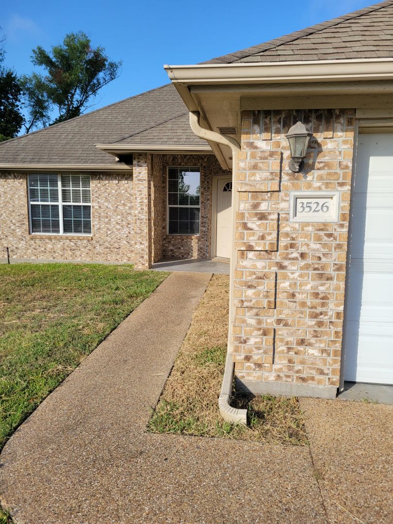 College Station House: 3526 Farah Drive