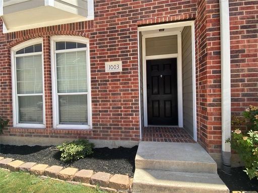 4 Bedroom Lakeridge - Available NOW! – photo 1
