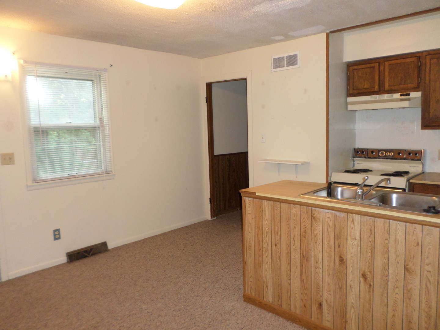 Manhattan Apartment: 1616 Osage