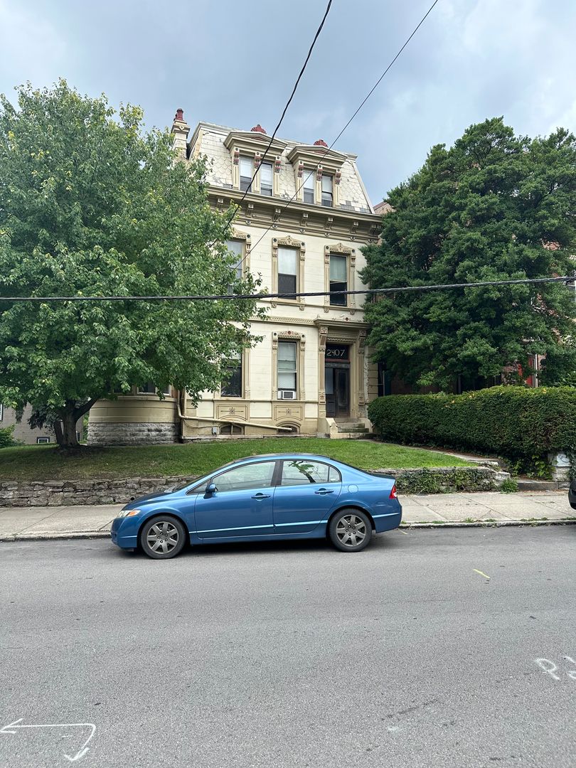 Cincinnati Apartment: 2407 Ohio Ave. #1-3
