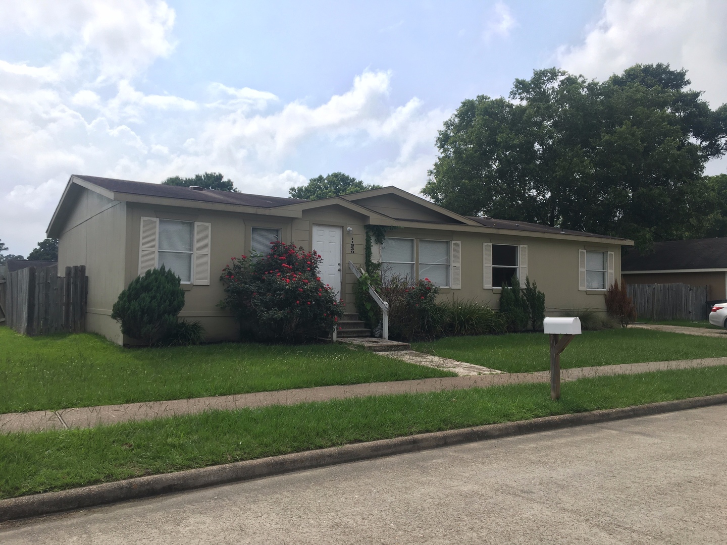 Houston House: 11939 Greenrock Ln