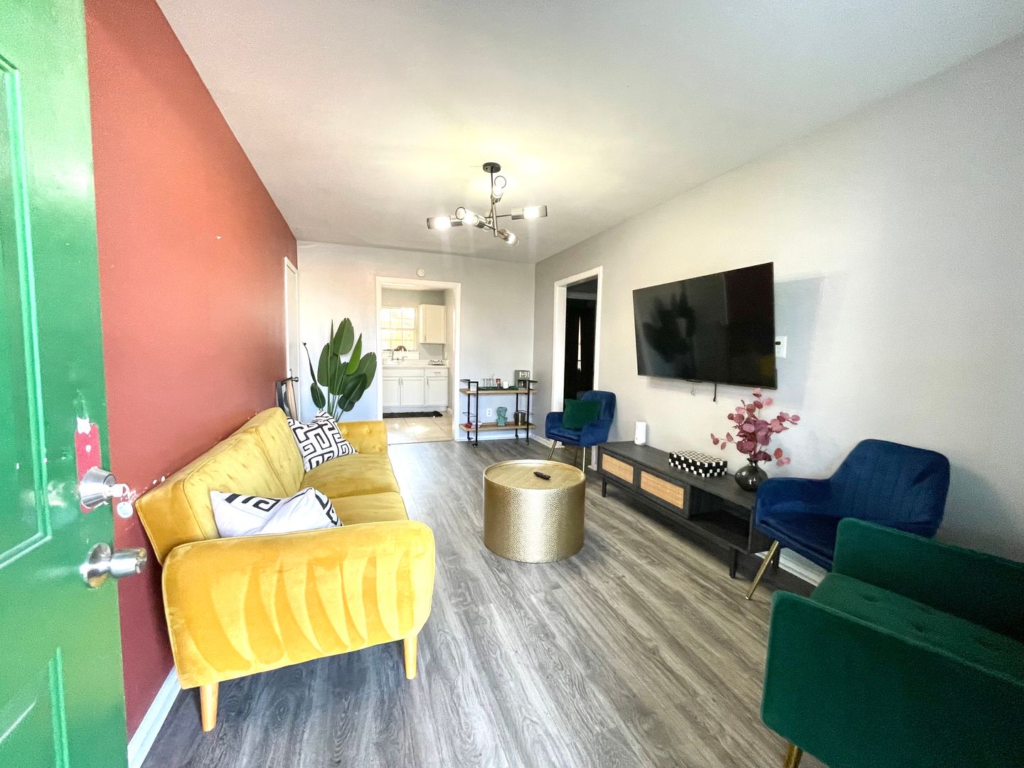 Houston Apartment: 2407 Bastrop St