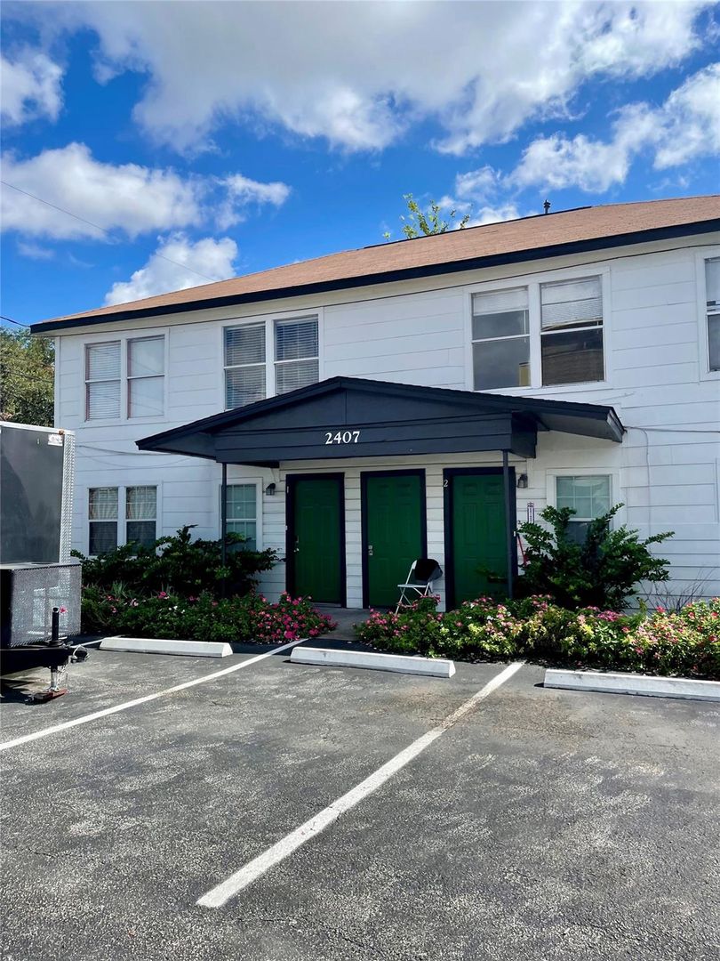 Houston Apartment: 2407 Bastrop St
