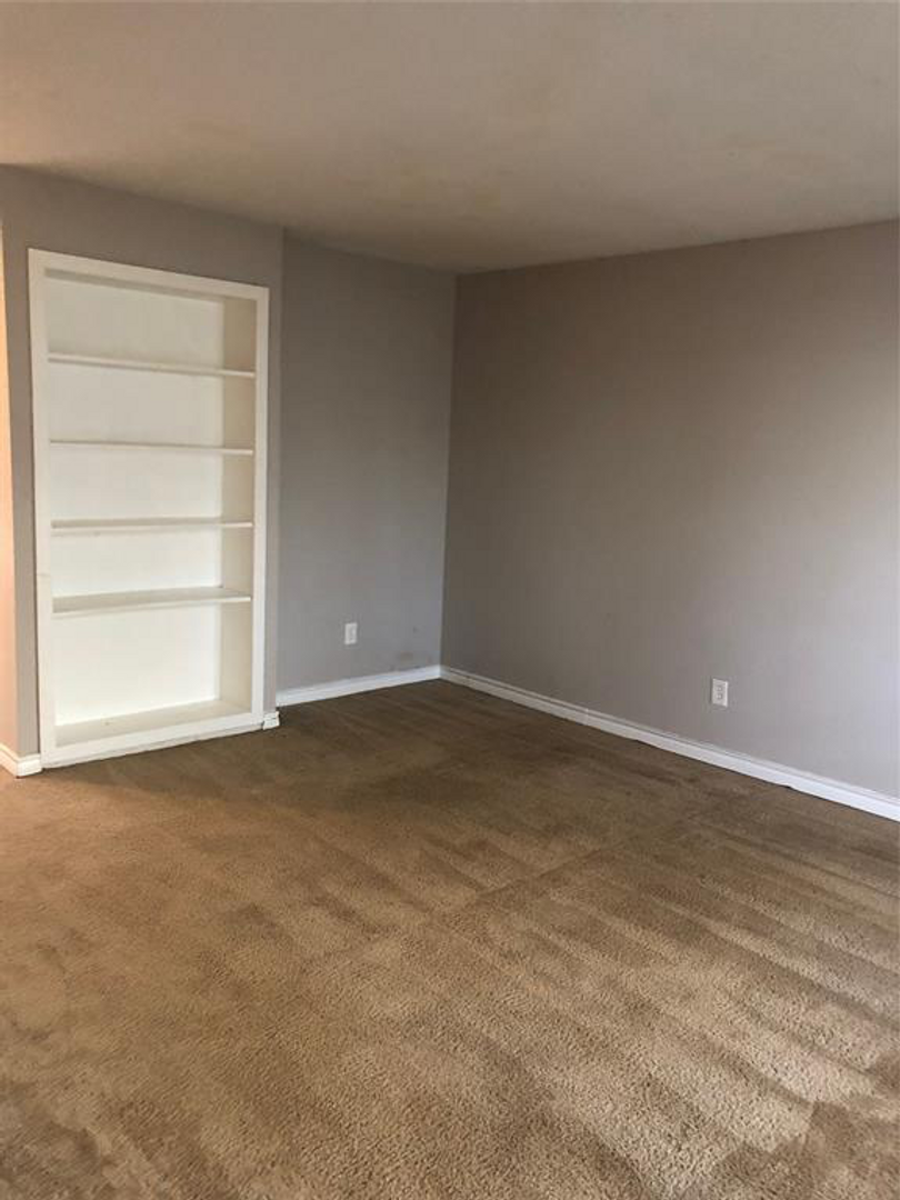Houston House: 5625 Antoine Dr #501