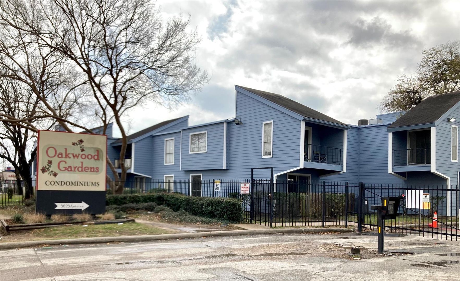 Houston House: 5625 Antoine Dr #1118