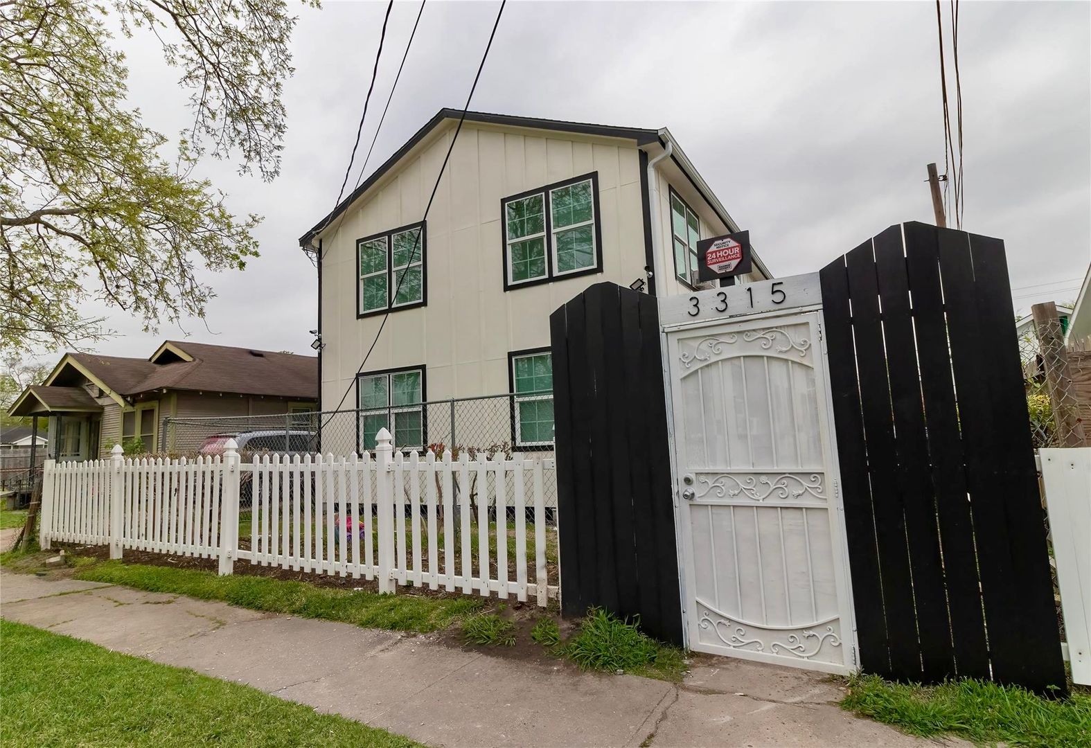 Houston Apartment: 3315 Reeves Street