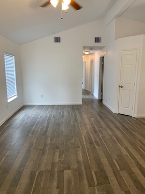 Spacious and Clean 3 BR HOUSE - Looking for the right people to home! – photo 1