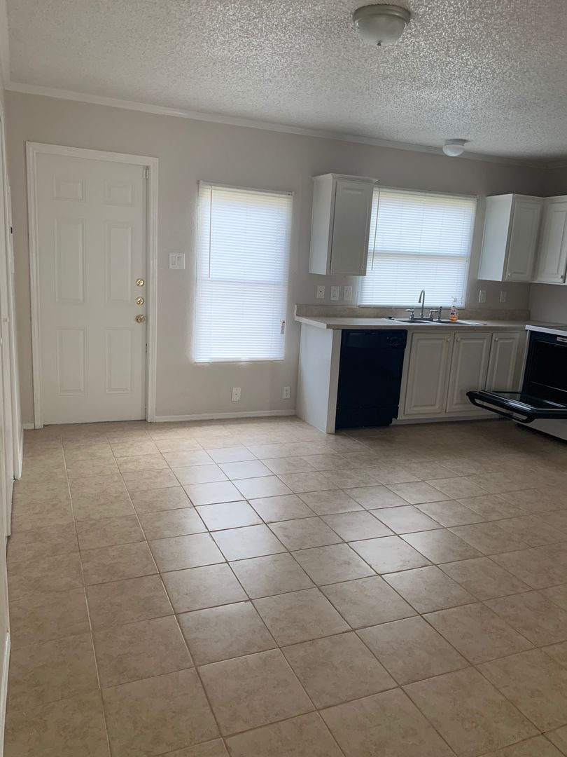 Houston House: 11927 Greensbrook Forest Dr