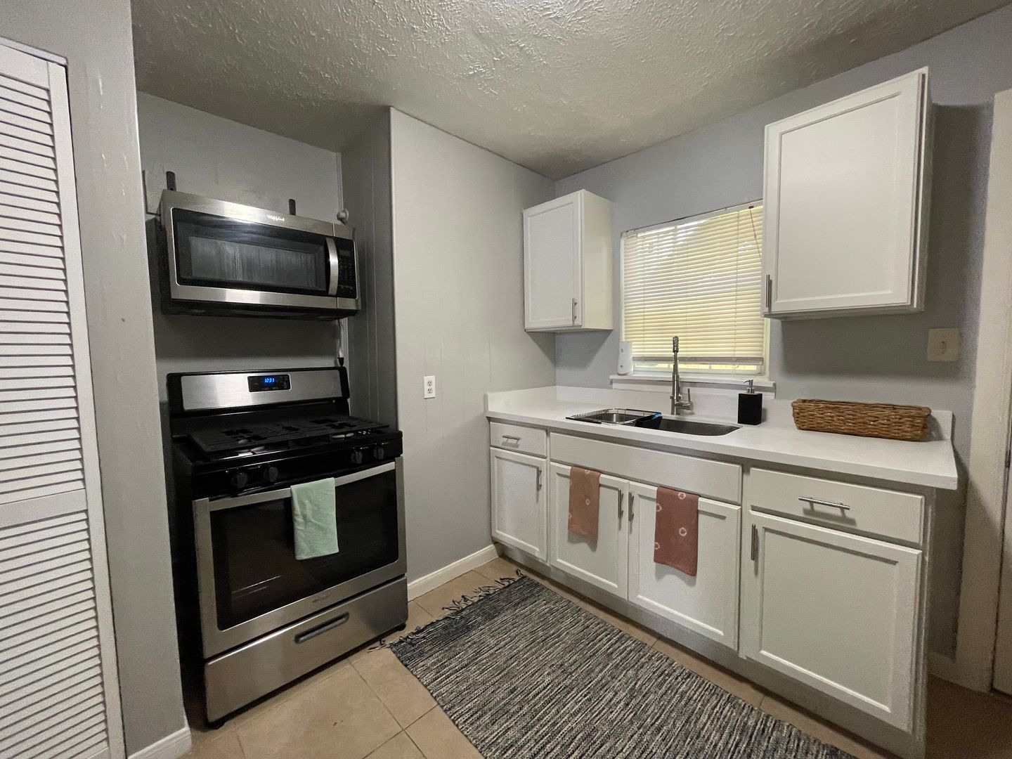Houston Apartment: 2407 Bastrop St