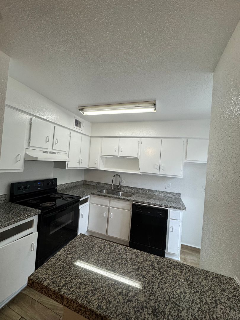 Houston House: 5625 Antoine Dr #814