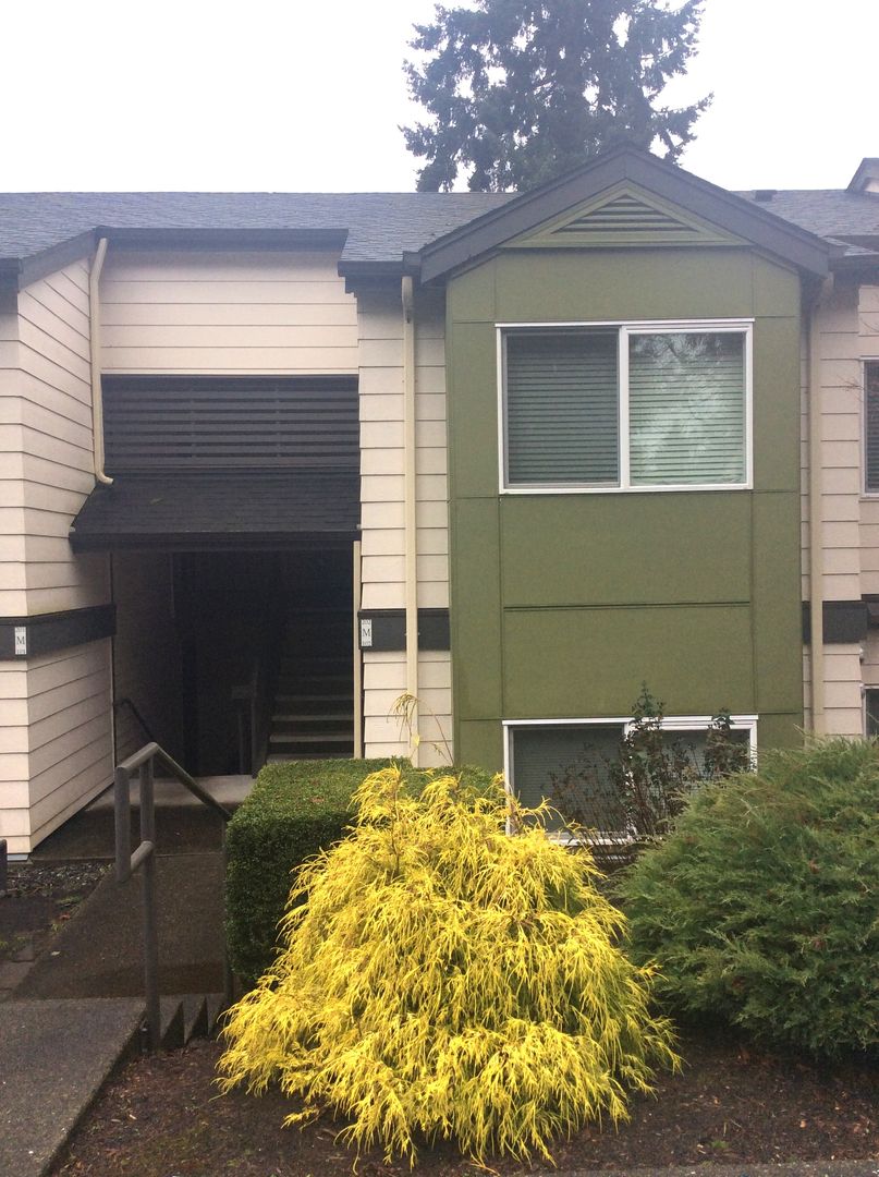 Federal Way Condo: 31500 33rd Pl SW - JR Moss
