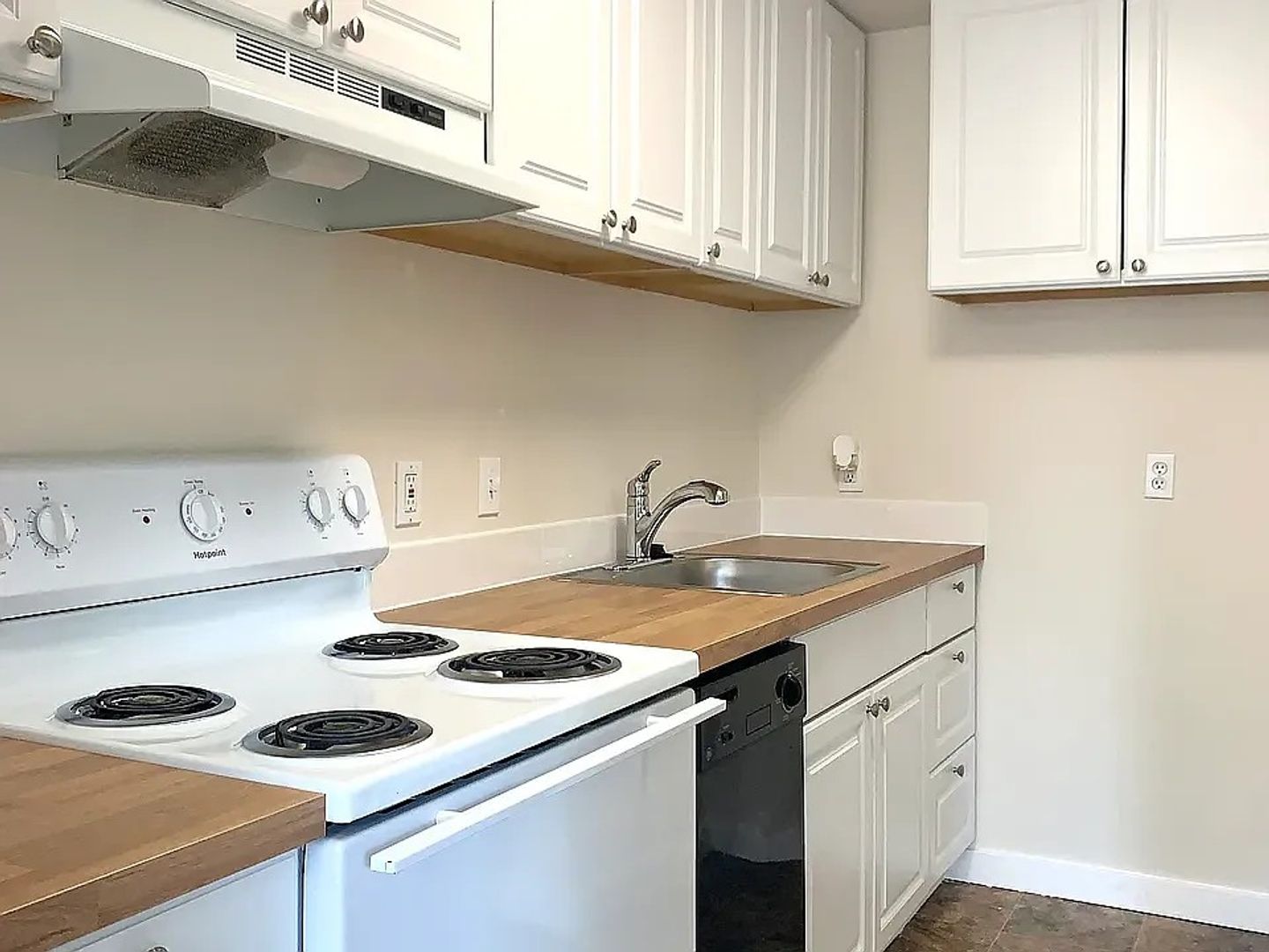 A104 - CEDAR LANE APARTMENTS 5 of 12