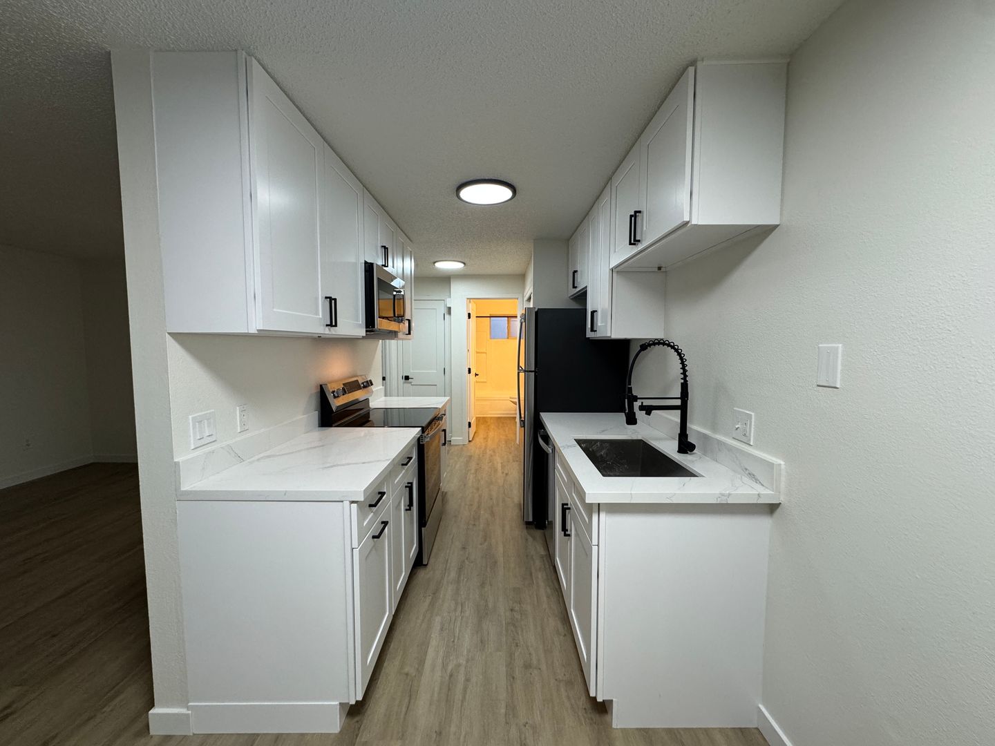 A028 - AVIA APARTMENTS 10 of 12