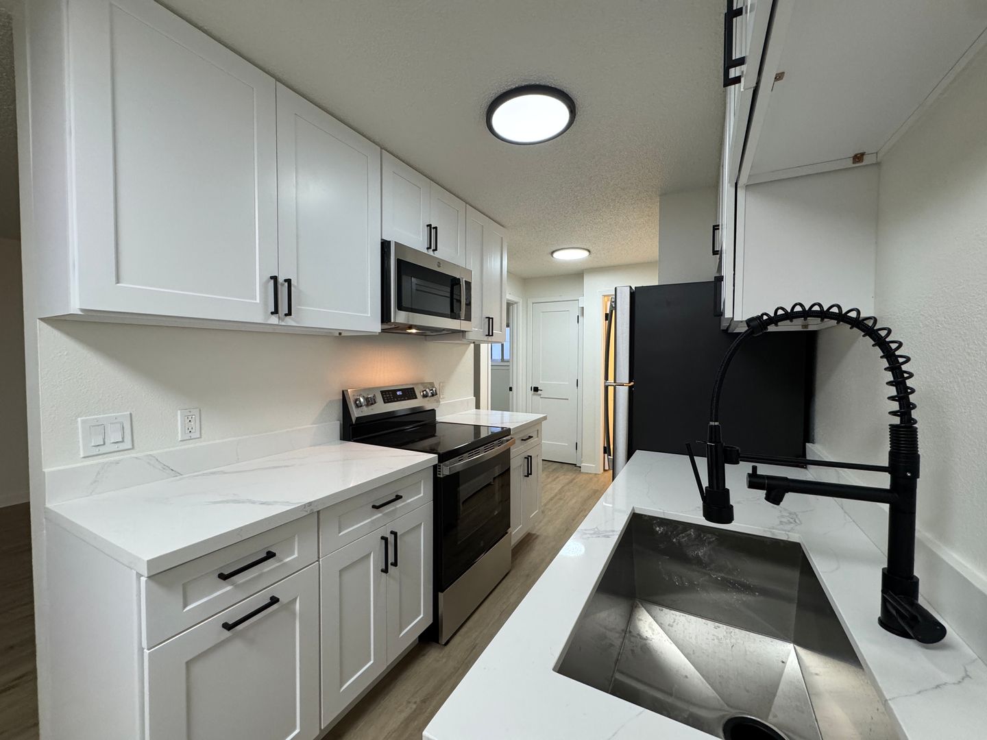 A028 - AVIA APARTMENTS 9 of 12
