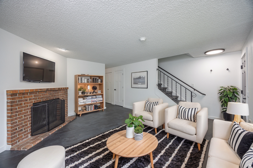 Crestview Townhomes | 2 Bed/1.5 Bath Townhouse w/ FREE PARKING | FULLY RENOVATED – photo 1