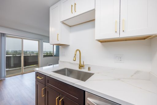 Mercer Tower | An Exceptional Residential Haven | Move In Specials! Ask Your Leasing Agent for Details