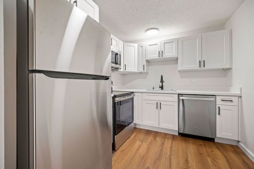 Arbor Heights | 2br Available Now | Newly Renovated! | 1 Month Free! – photo 1